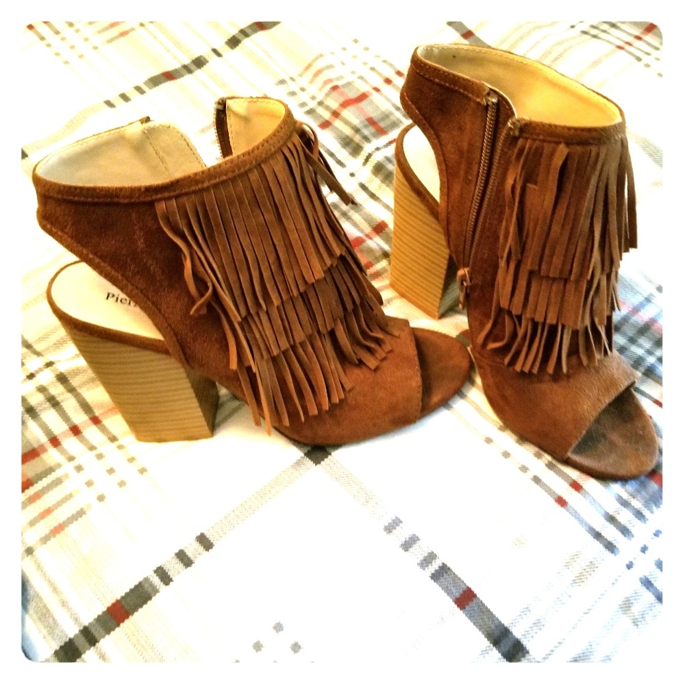 Open toe fringe booties